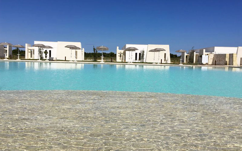 relais-masseria-le-cesine-salento-piscina-attrezzata.jpg